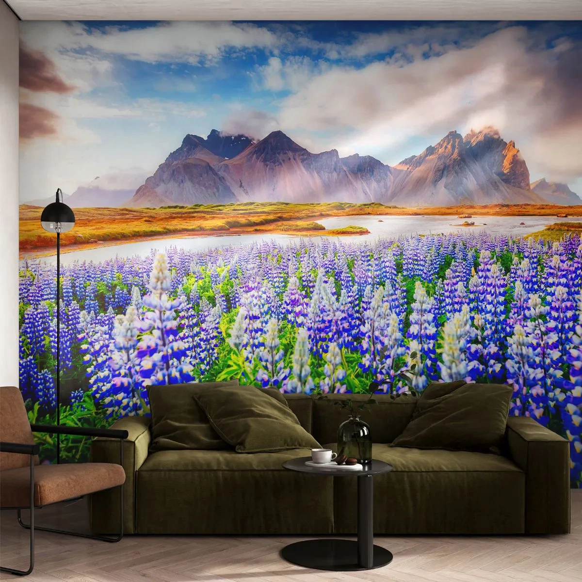Fototapete Premium Sand - Kraft und Strenge neben Sanftmut - Landschaft, Berge, Blumen - 350x256 cm