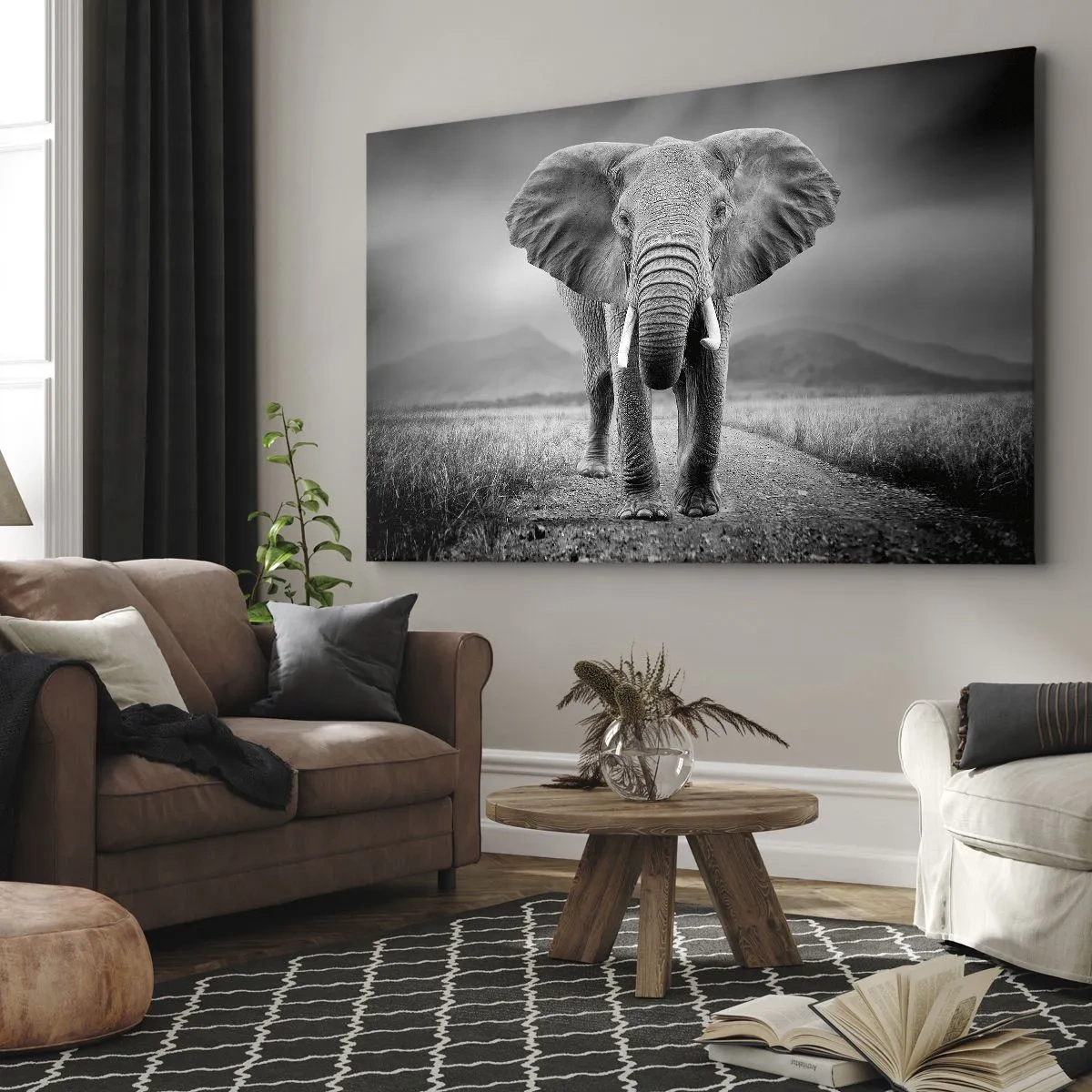 Bild auf Leinwand - Leinwandbild - Ein mächtiger Elefant in der Savanne in monochromen Tönen - 70x50cm - Der Gastgeber heißt willkommen - Moderne Wanddekoration für Wohnzimmer und Schlafzimmer ARTTOR