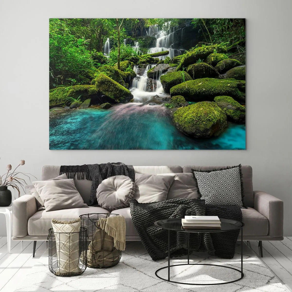 Glasbild - Bild auf glas - Ein exotischer Wasserfall, umgeben von üppigem Grün und türkisfarbenem Wasser - 120x80cm - Türkis, Saphire und flüssiges Silber - Moderne Wanddekoration für Wohnzimmer und Schlafzimmer ARTTOR