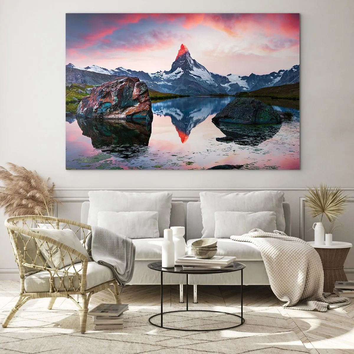 Glasbild - Bild auf glas - Ein Berggipfel spiegelt sich bei Sonnenuntergang in der ruhigen Oberfläche eines Sees - 120x80cm - Das Herz der Berge ist heiß - Moderne Wanddekoration für Wohnzimmer und Schlafzimmer ARTTOR