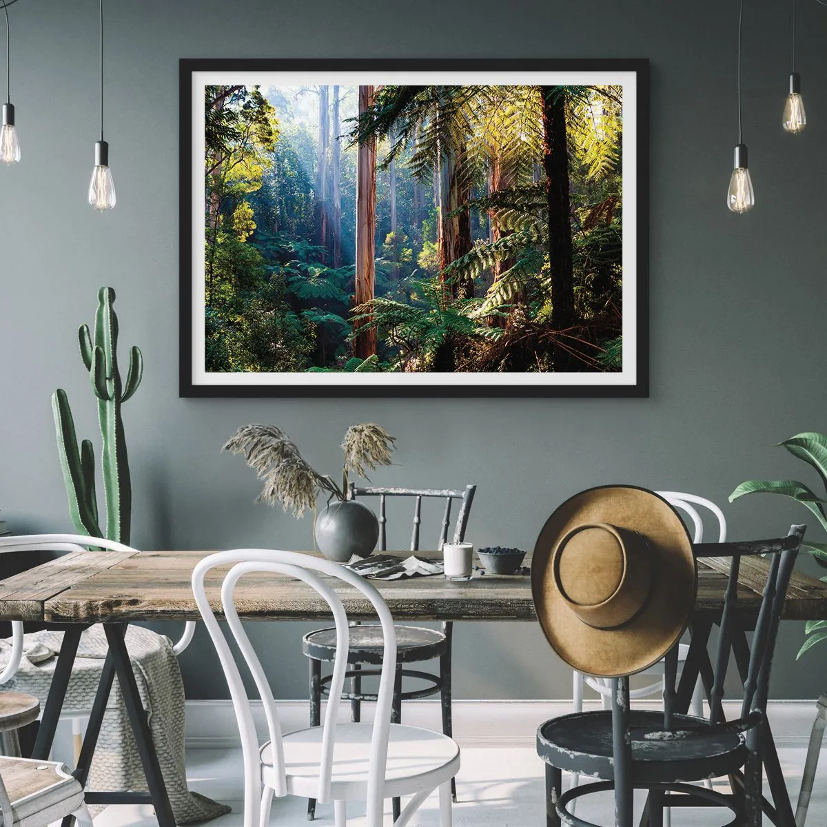 Poster in einem schwarzem Rahmen - Tropischer Wald, beleuchtet von den Sonnenstrahlen - 70x50cm - Ein Waldmärchen - Moderne Wanddekoration für Wohnzimmer und Schlafzimmer ARTTOR