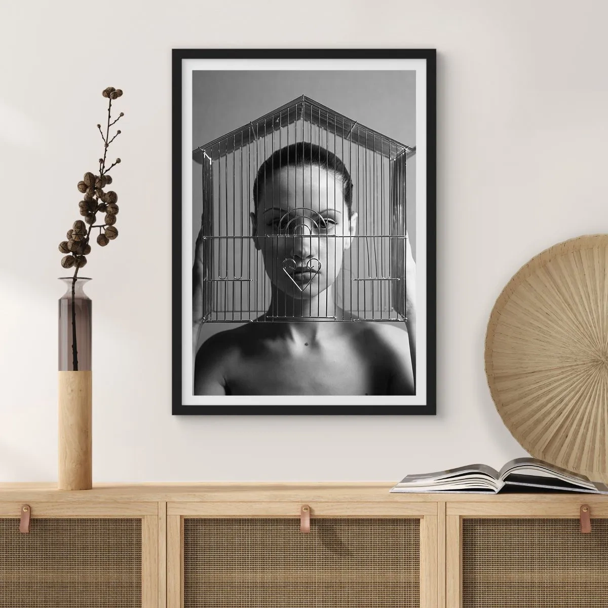 Poster in einem schwarzem Rahmen - Ein leicht surreales Portrait - 40x50 cm