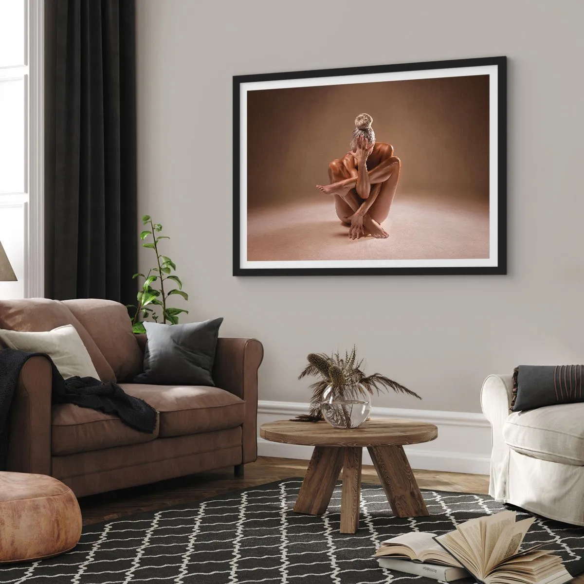 Poster in einem schwarzem Rahmen - Künstlerische Silhouette einer Frau auf beigem Hintergrund - 100x70cm - Die Einheit von Körper und Geist - Moderne Wanddekoration für Wohnzimmer und Schlafzimmer ARTTOR
