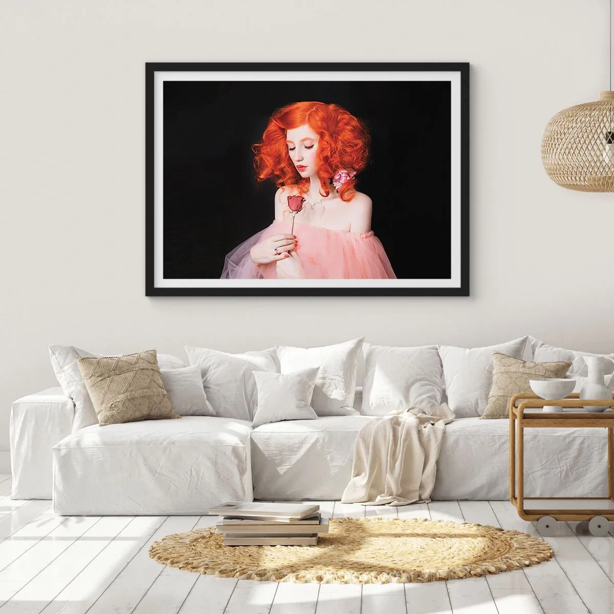 Poster in einem schwarzem Rahmen - Eine Frau mit roten Haaren hält eine Rose - 70x50cm - Im barocken Stil - Moderne Wanddekoration für Wohnzimmer und Schlafzimmer ARTTOR