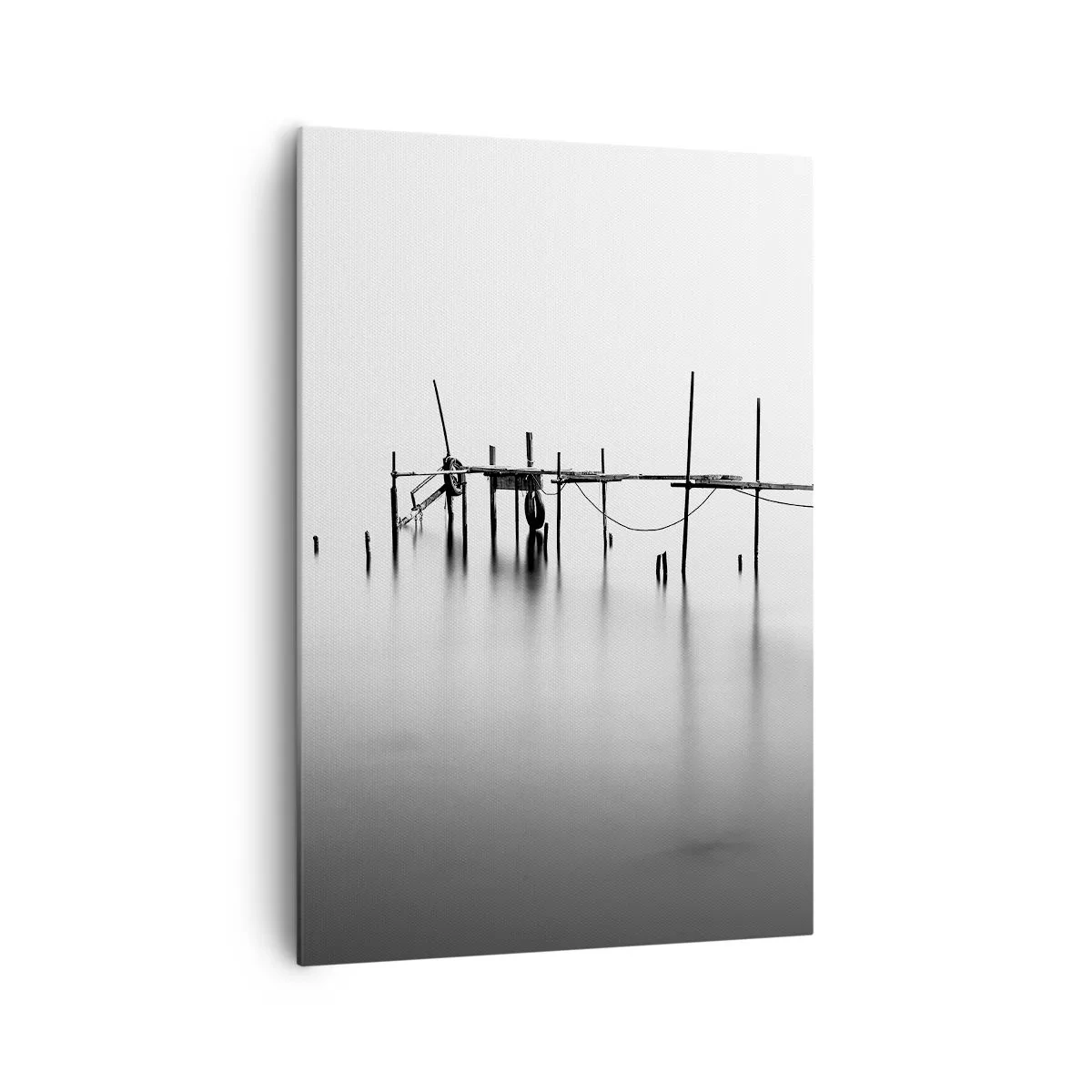 Bild auf Leinwand - Leinwandbild - Ein schwarz-weißer Steg inmitten einer nebligen Landschaft - 70x100cm - Was ist, wenn es keine Welt gibt? - Moderne Wanddekoration für Wohnzimmer und Schlafzimmer ARTTOR
