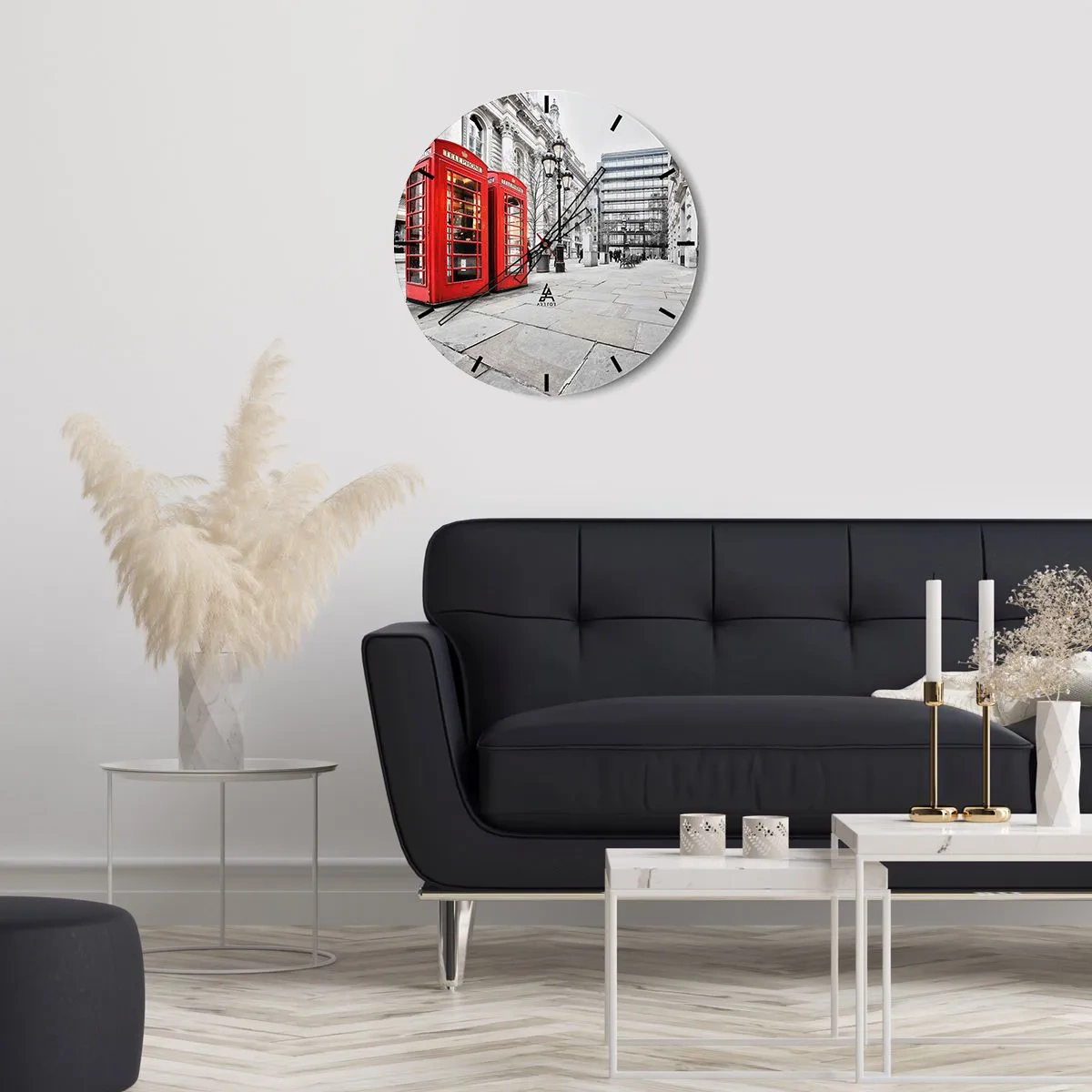 Wanduhr - Glasuhr - Rote Telefonzellen in urbaner Umgebung - 30x30cm - Willkommen in London - Moderne Wanddekoration für Wohnzimmer, Küche und Schlafzimmer ARTTOR