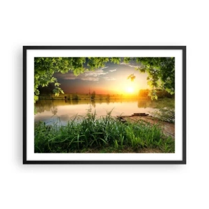 Poster in einem schwarzem Rahmen - Grüne Landschaft mit einem See bei Sonnenuntergang - 70x50cm - Landschaft in einem grünen Rahmen - Moderne Wanddekoration für Wohnzimmer und Schlafzimmer ARTTOR