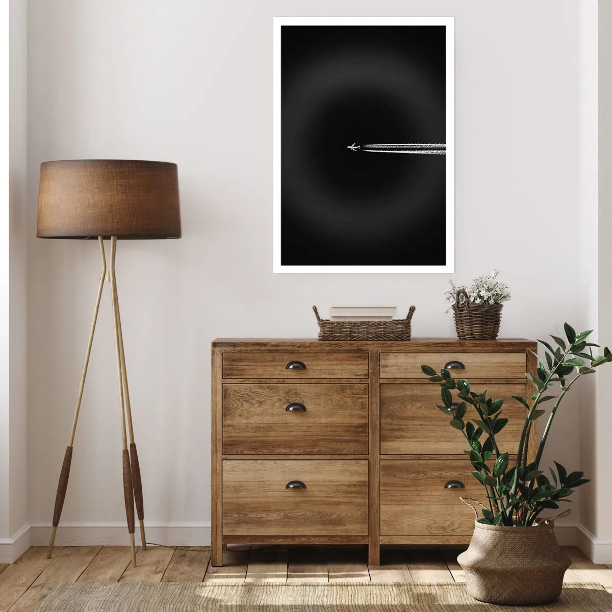 Poster - Ein Flugzeug fliegt vor einem schwarzen Hintergrund und hinterlässt Kondensstreifen. - 50x70cm - In eine andere Dimension - Moderne Wanddekoration für Wohnzimmer und Schlafzimmer ARTTOR