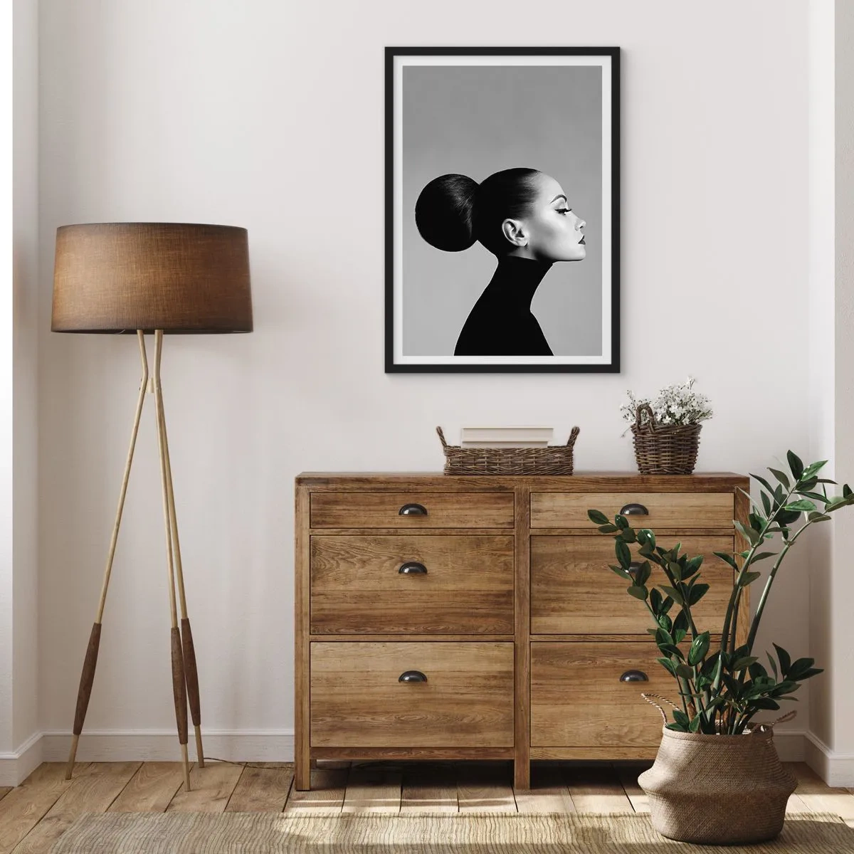 Poster in einem schwarzem Rahmen - Profil einer Frau in Schwarz und Weiß mit eleganter Hochsteckfrisur - 50x70cm - Moderne Nofretete - Moderne Wanddekoration für Wohnzimmer und Schlafzimmer ARTTOR