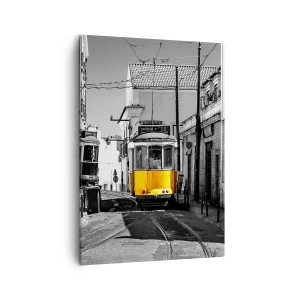 Bild auf Leinwand - Leinwandbild - Eine gelbe Straßenbahn auf den Straßen von Lissabon in einer monochromen Umgebung - 50x70cm - Der Geist von Lissabon - Moderne Wanddekoration für Wohnzimmer und Schlafzimmer ARTTOR