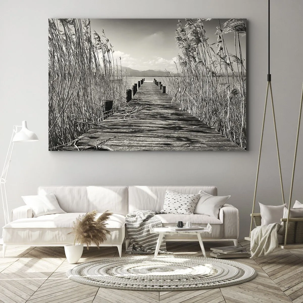 Bild auf Leinwand - Leinwandbild - Ein Holzsteg zwischen hohen Gräsern über einem sepiafarbenen See - 70x50cm - In der Stille des Grases - Moderne Wanddekoration für Wohnzimmer und Schlafzimmer ARTTOR