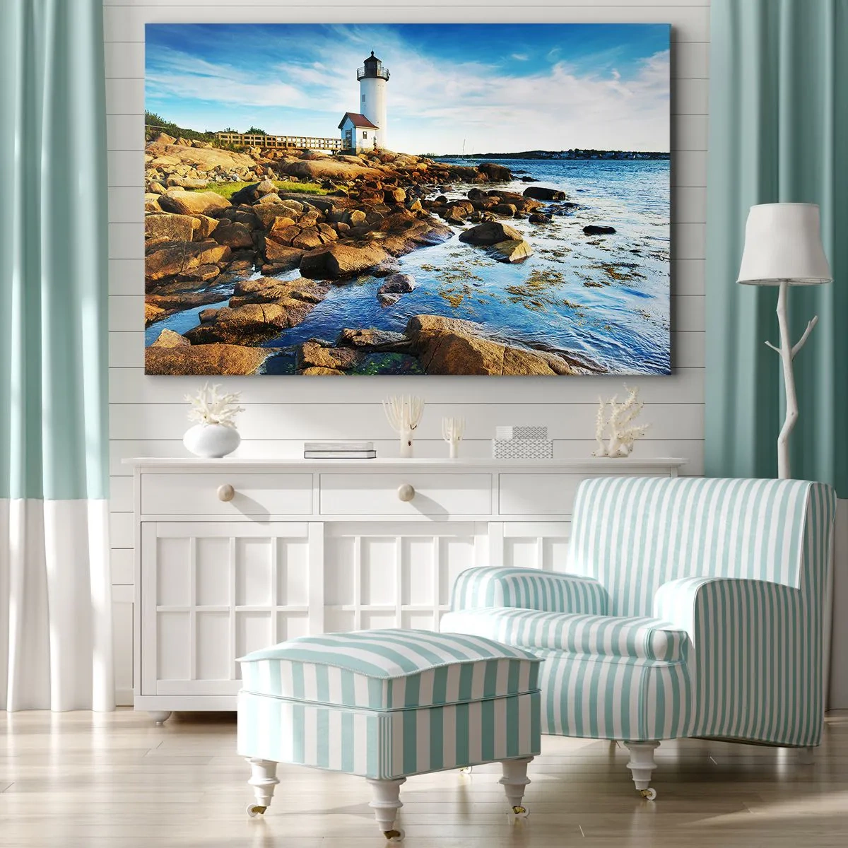 Bild auf Leinwand - Leinwandbild - Ein Leuchtturm an einer felsigen Küste an einem sonnigen Tag - 70x50cm - Komm glücklich zurück, ich warte - Moderne Wanddekoration für Wohnzimmer und Schlafzimmer ARTTOR