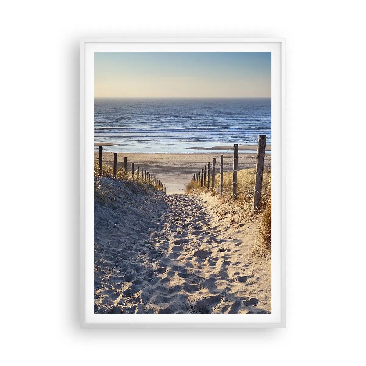 Poster in einem weißen Rahmen - Das Rauschen des Meeres, der Gesang der Vögel, ein wilder Strand im Gras ... - 70x100 cm