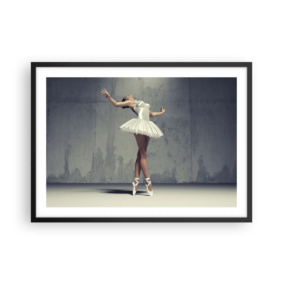 Poster in einem schwarzem Rahmen - Eine Balletttänzerin in einem weißen Kleid vor einer rohen Wand. - 70x50cm - Leicht wie ein Vogel - Moderne Wanddekoration für Wohnzimmer und Schlafzimmer ARTTOR