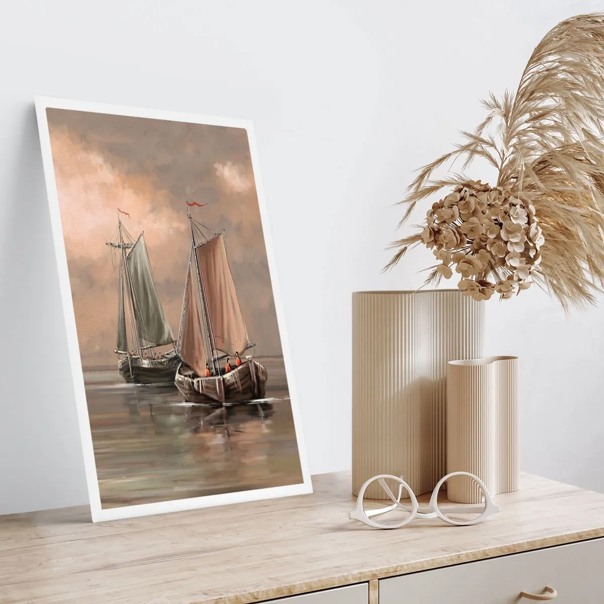 Poster - Segelboote auf ruhiger See in Pastellfarben - 50x70cm - Die Rückkehr der Matrosen - Moderne Wanddekoration für Wohnzimmer und Schlafzimmer ARTTOR