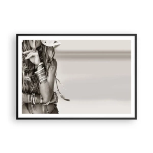 Poster in einem schwarzem Rahmen - Porträt einer Boho-Frau mit Schmuck - 100x70cm - Wieso ein Mädchen - Moderne Wanddekoration für Wohnzimmer und Schlafzimmer ARTTOR