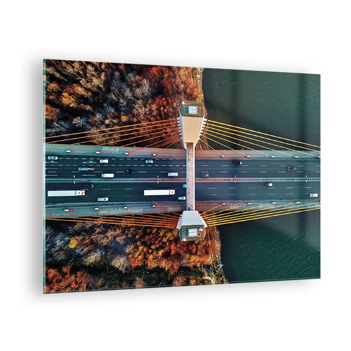 Glasbild - Bild auf glas - Luftaufnahme der Brücke mit symmetrischer Anordnung von Kabeln und Wagen - 70x50cm - Jenseits der Gewässer, jenseits der Wälder - Moderne Wanddekoration für Wohnzimmer und Schlafzimmer ARTTOR