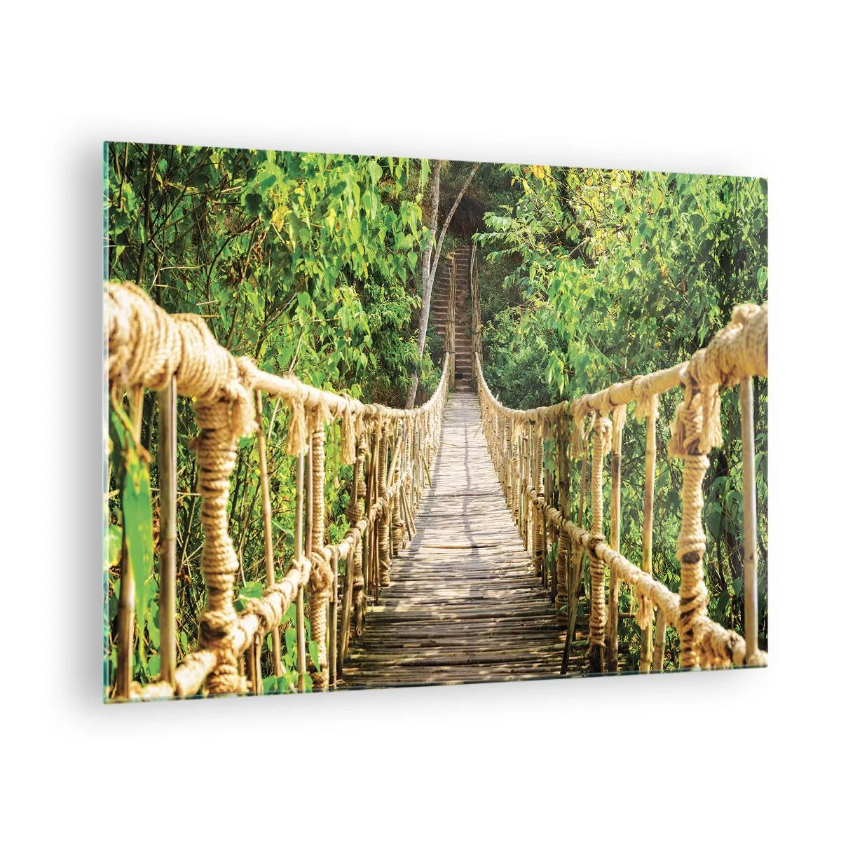 Glasbild - Bild auf glas - Eine hölzerne Hängebrücke, umgeben von üppigem Grün - 70x50cm - Im Grünen ausgesetzt - Moderne Wanddekoration für Wohnzimmer und Schlafzimmer ARTTOR