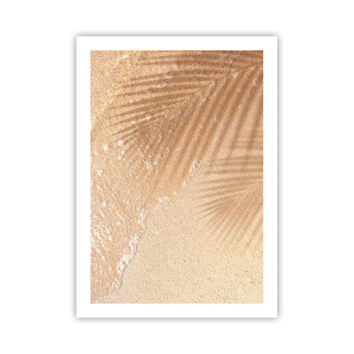 Poster - Der Schatten der Palmblätter auf dem goldenen Sand des Strandes - 50x70cm - Der Schatten eines heißen Sommers - Moderne Wanddekoration für Wohnzimmer und Schlafzimmer ARTTOR