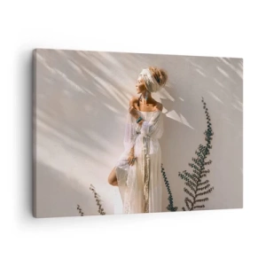 Bild auf Leinwand - Leinwandbild - Eine Frau im Boho-Stil, beleuchtet von den Sonnenstrahlen - 70x50cm - Die Sonne und das Mädchen - Moderne Wanddekoration für Wohnzimmer und Schlafzimmer ARTTOR