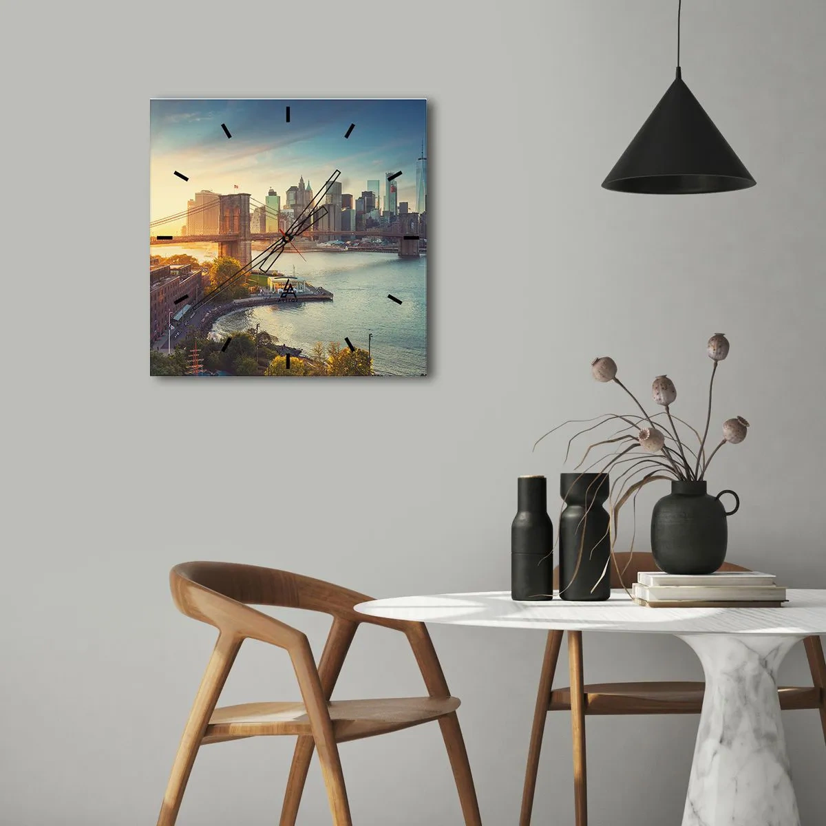 Wanduhr - Glasuhr - Panorama der Stadt mit der Brücke bei Sonnenuntergang - 30x30cm - Morgendämmerung der Großstadt - Moderne Wanddekoration für Wohnzimmer und Schlafzimmer ARTTOR