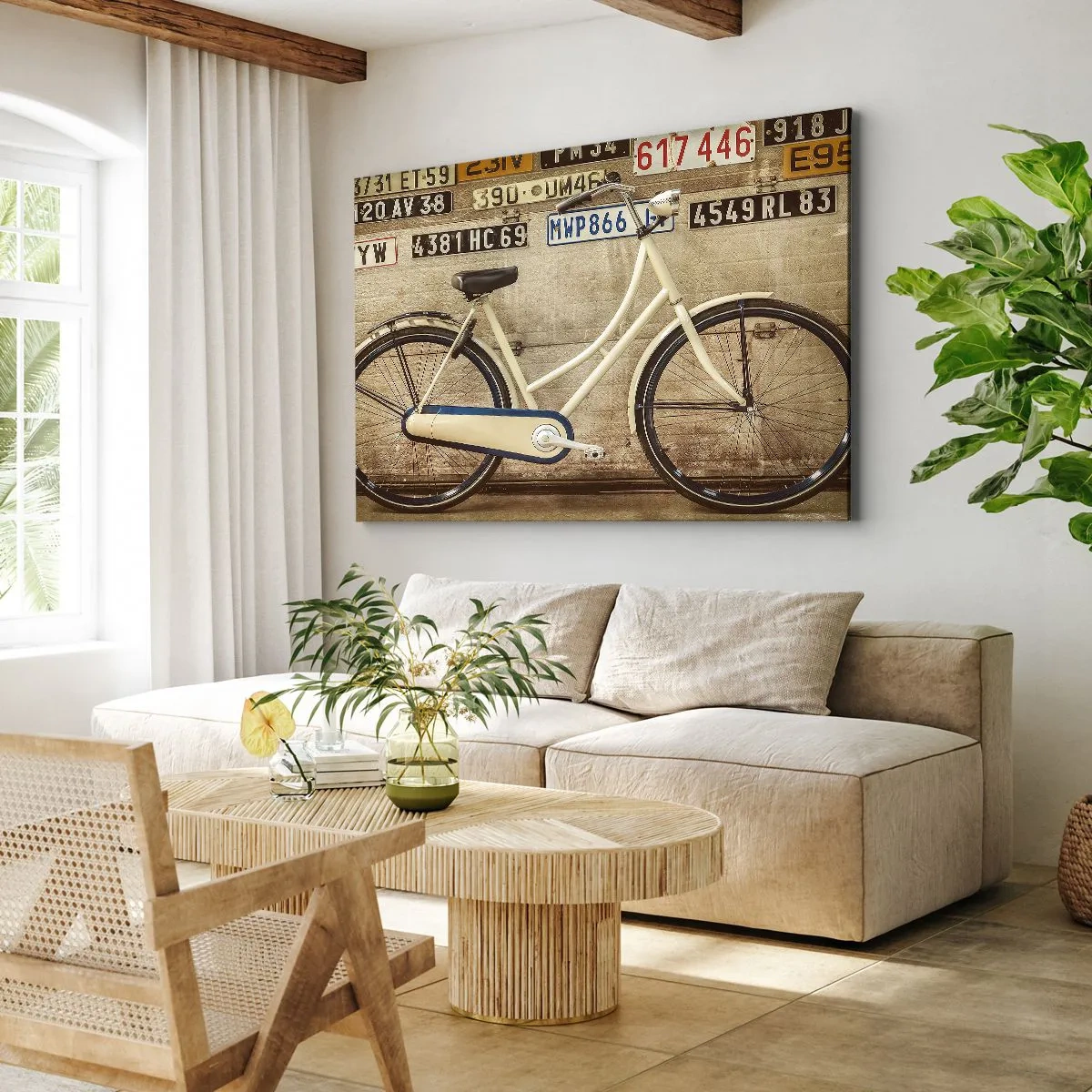 Bild auf Leinwand - Leinwandbild - Ein Retro-Fahrrad vor einer mit Nummernschildern dekorierten Wand - 120x80cm - Keine Komplexe - Moderne Wanddekoration für Wohnzimmer und Schlafzimmer ARTTOR