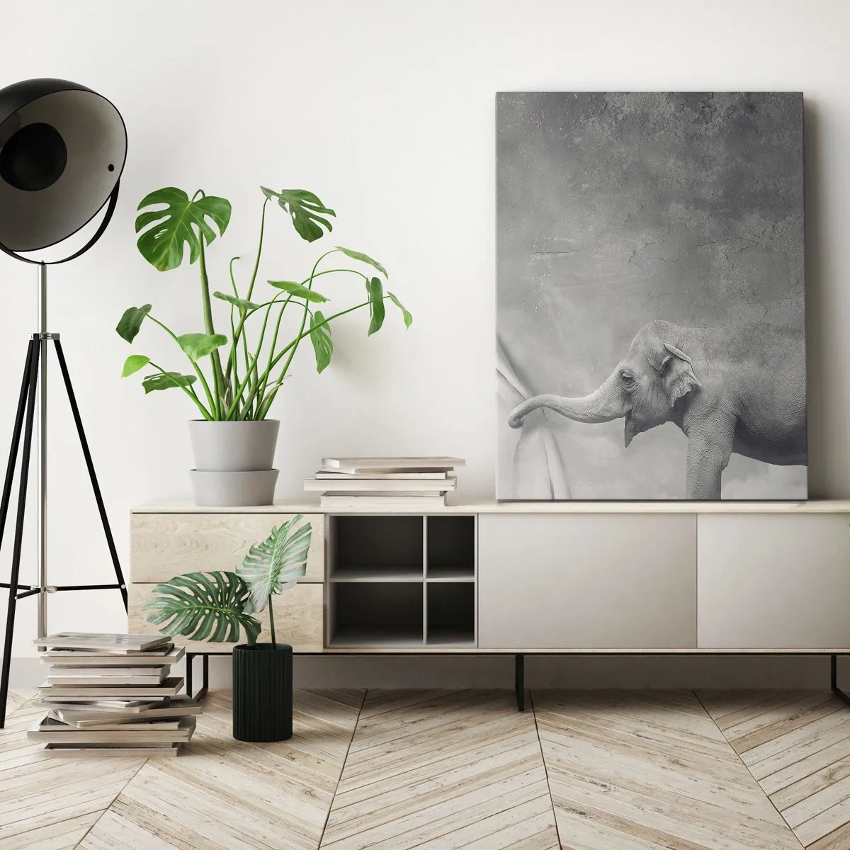 Bild auf Leinwand - Leinwandbild - Ein Elefant, der in einer surrealen Schwarzweißaufnahme den Vorhang zurückzieht - 50x70cm - Enthülle das Geheimnis - Moderne Wanddekoration für Wohnzimmer und Schlafzimmer ARTTOR