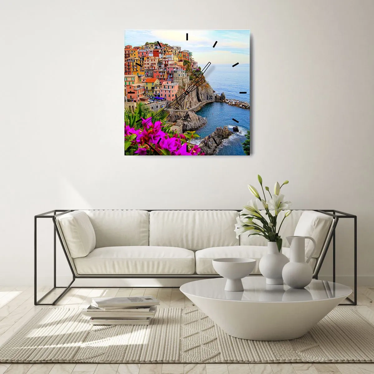Wanduhr - Glasuhr - Bunte Häuser auf einer Klippe mit Blick auf das Meer in einer malerischen Landschaft - 30x30cm - Lachende Stadt - Moderne Wanddekoration für Wohnzimmer und Schlafzimmer ARTTOR
