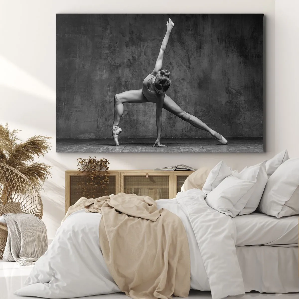 Bild auf Leinwand - Leinwandbild - Eine Tänzerin in künstlerischer Pose vor einer rohen Wand - 120x80cm - Das Ideal des Gleichgewichts - Moderne Wanddekoration für Wohnzimmer und Schlafzimmer ARTTOR