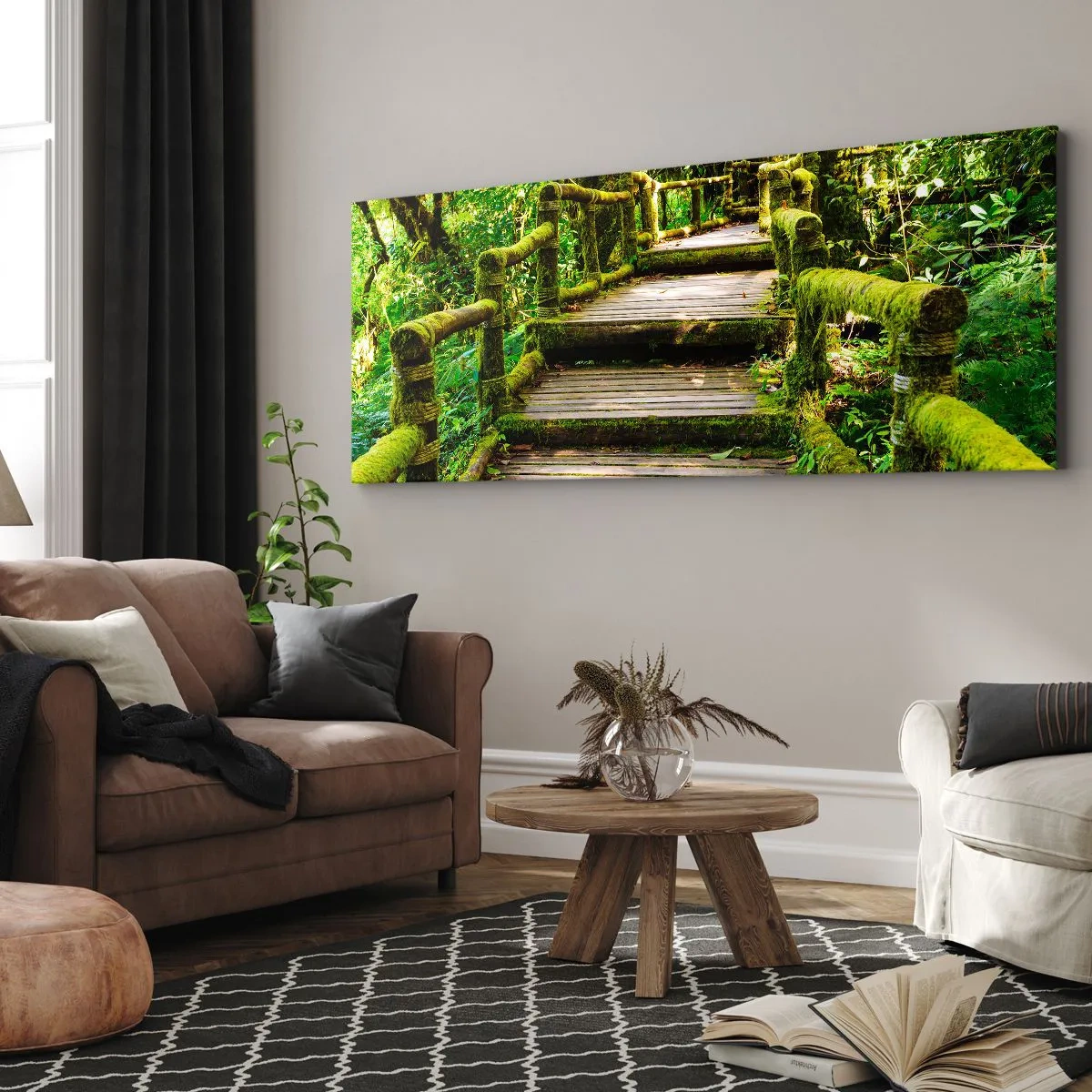 Bild auf Leinwand - Leinwandbild - Eine mit Moos bedeckte Holzbrücke in einem tropischen Regenwald - 140x50cm - Ein Korridor voller Grün - Moderne Wanddekoration für Wohnzimmer und Schlafzimmer ARTTOR