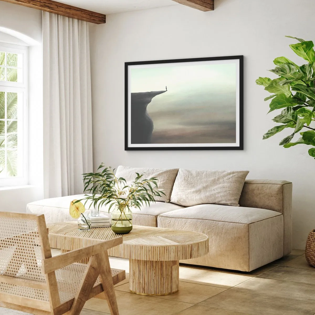 Poster in einem schwarzem Rahmen - Silhouette einer Figur am Rand einer Klippe in einer nebligen Landschaft - 100x70cm - Nach oben, natürlich! - Moderne Wanddekoration für Wohnzimmer und Schlafzimmer ARTTOR