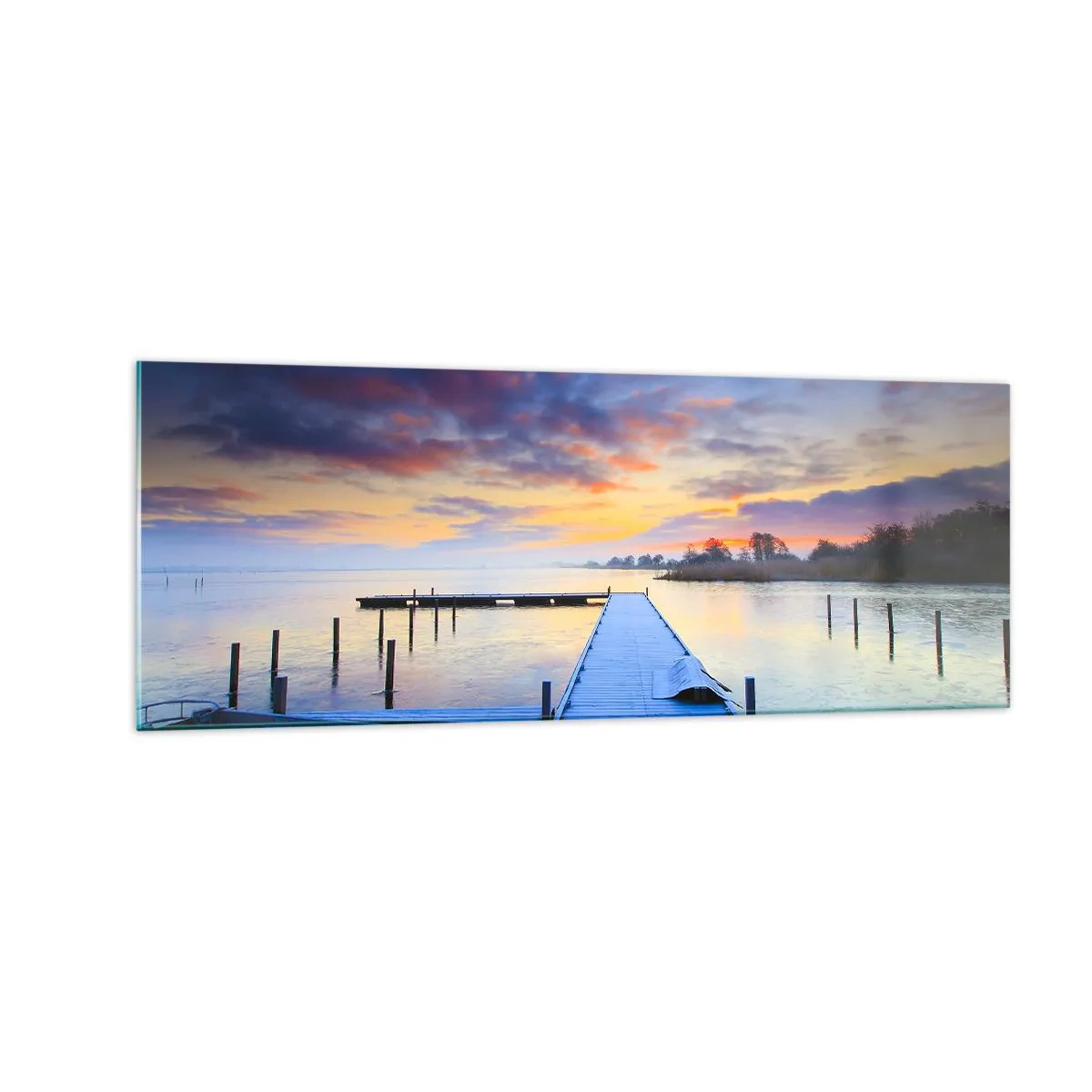 Glasbild - Bild auf glas - Ein Seesteg bei Sonnenuntergang mit einem Boot am Ufer - 140x50cm - Violett-goldene Ruhe - Moderne Wanddekoration für Wohnzimmer und Schlafzimmer ARTTOR