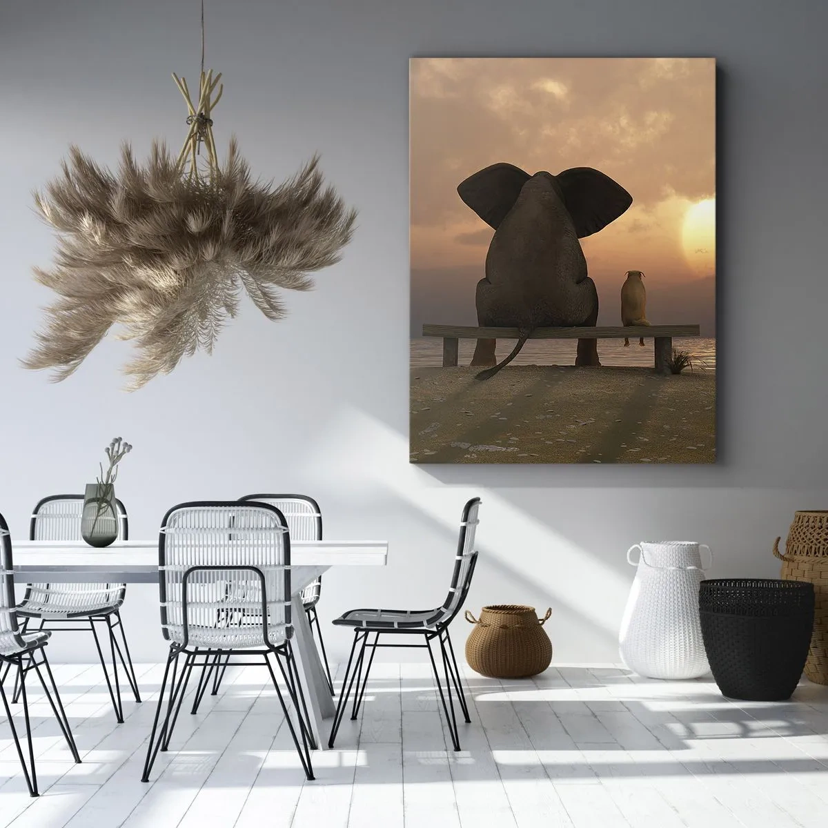 Bild auf Leinwand - Leinwandbild - Ein Elefant und ein Hund sitzen während des Sonnenuntergangs auf einer Bank am Strand. - 70x100cm - Es tut gut zusammen zu schweigen - Moderne Wanddekoration für Wohnzimmer und Schlafzimmer ARTTOR