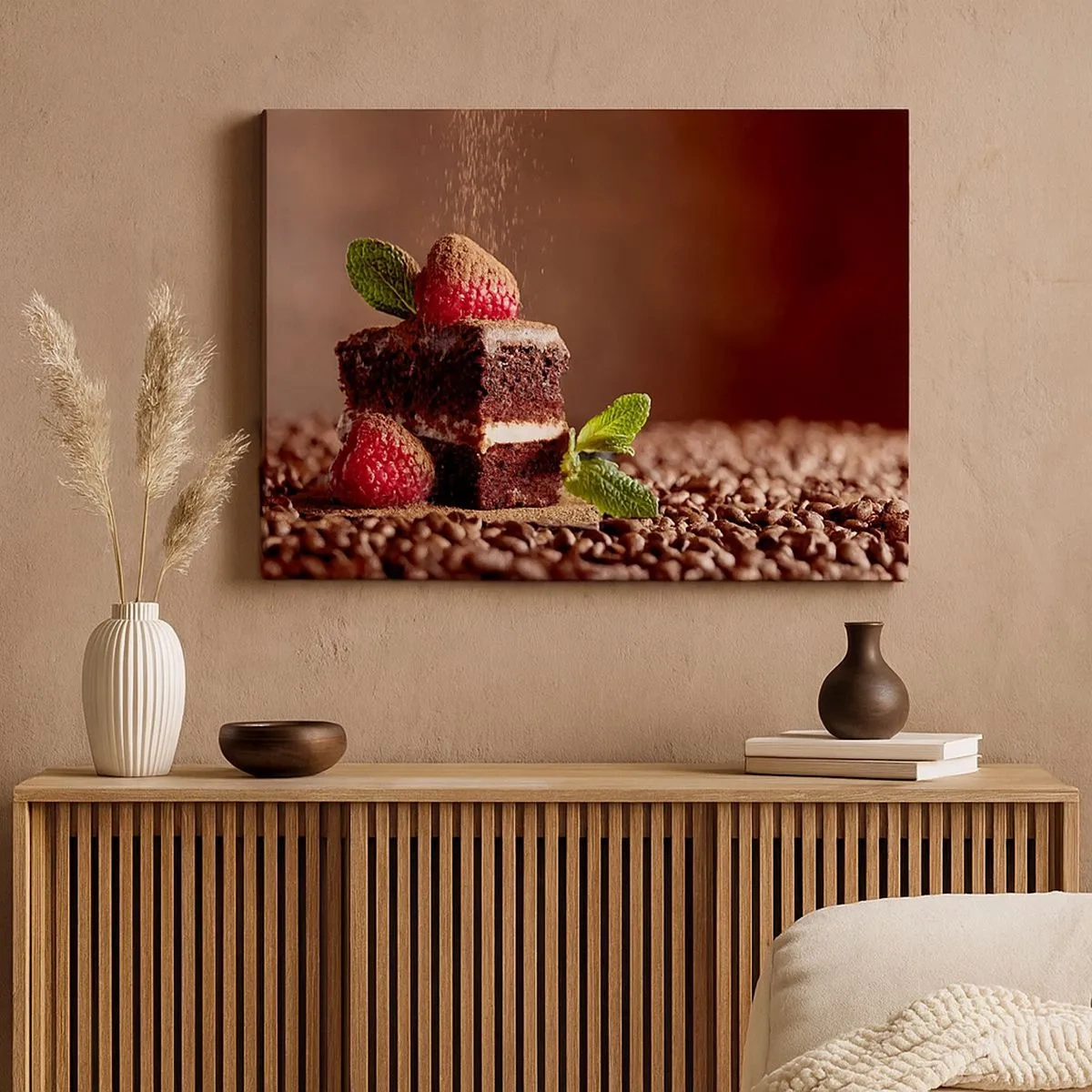 Bild auf Leinwand - Leinwandbild - Schokoladenkuchen mit Himbeeren und Minze auf einem Hintergrund aus Kakaobohnen - 70x50cm - Das Leben ist süß - Moderne Wanddekoration für Wohnzimmer und Schlafzimmer ARTTOR