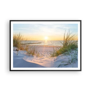 Poster in einem schwarzem Rahmen - Ein Sandstrand mit Blick auf den Sonnenuntergang über dem Meer - 100x70cm - Das Rauschen des Meeres, der Gesang der Vögel, ein wilder Strand im Gras ... - Moderne Wanddekoration für Wohnzimmer und Schlafzimmer ARTTOR