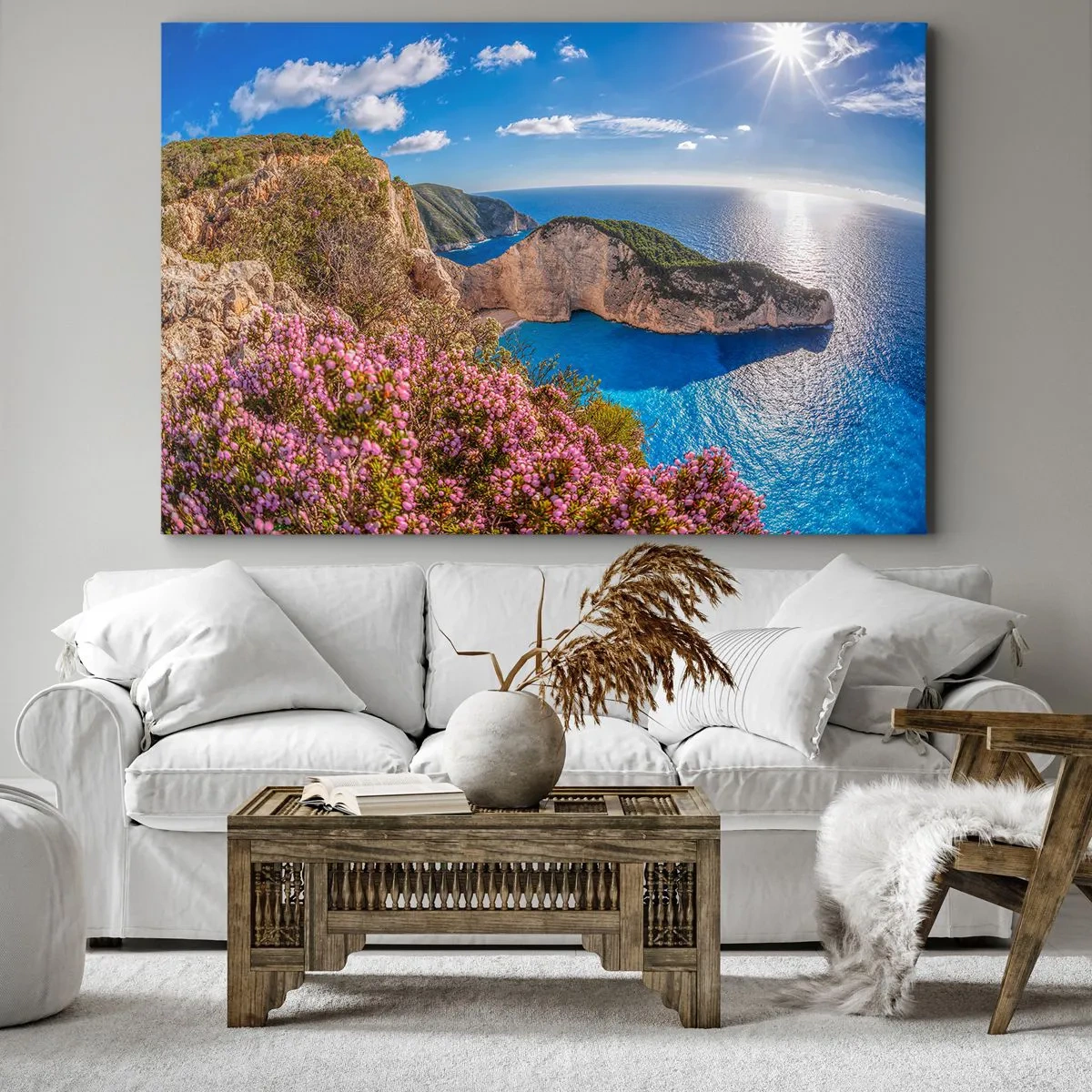 Bild auf Leinwand - Leinwandbild - Eine Klippe mit Blumen, ein türkisfarbenes Meer und eine sonnige griechische Landschaft - 120x80cm - Mein toller Griechenlandurlaub - Moderne Wanddekoration für Wohnzimmer und Schlafzimmer ARTTOR