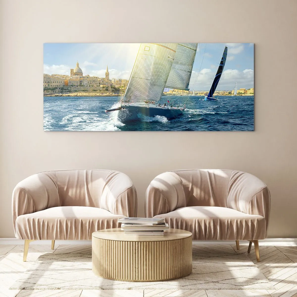 Glasbild - Bild auf glas - Yachtrennen vor der Kulisse einer sonnigen Küste - 120x50cm - Es ist Zeit die Stadt zu verlassen - Moderne Wanddekoration für Wohnzimmer und Schlafzimmer ARTTOR
