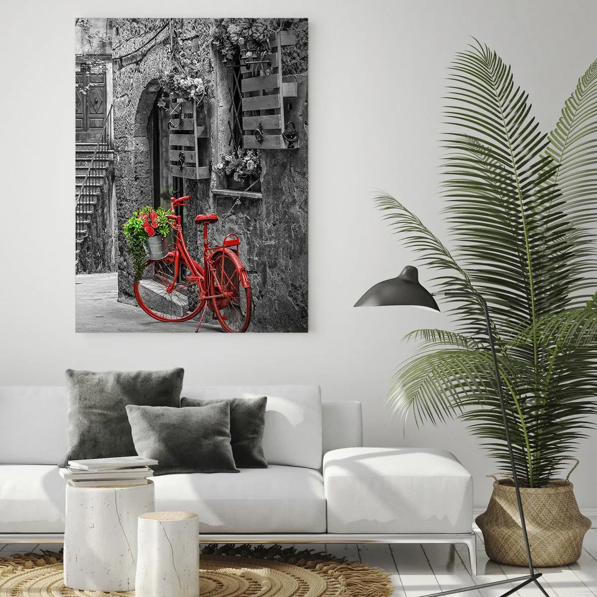 Glasbild - Bild auf glas - Schwarz-weiße Straße mit einem roten Fahrrad - 50x70cm - Toskanische Gasse - Moderne Wanddekoration für Wohnzimmer und Schlafzimmer ARTTOR