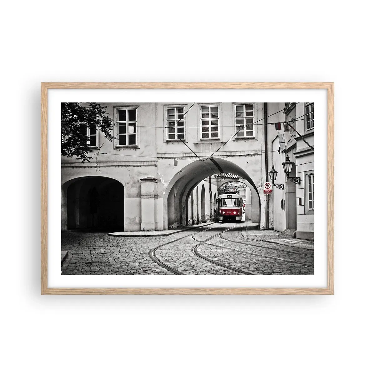 Poster in einem Rahmen aus heller Eiche - Durch das Stadtlabyrinth - 70x50 cm