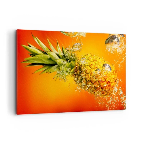 Bild auf Leinwand - Leinwandbild - Eine in Wasser getauchte Ananas vor einem orangefarbenen Hintergrund mit Farbverlauf. - 120x80cm - Tropisch saftige Frische - Moderne Wanddekoration für Wohnzimmer und Schlafzimmer ARTTOR
