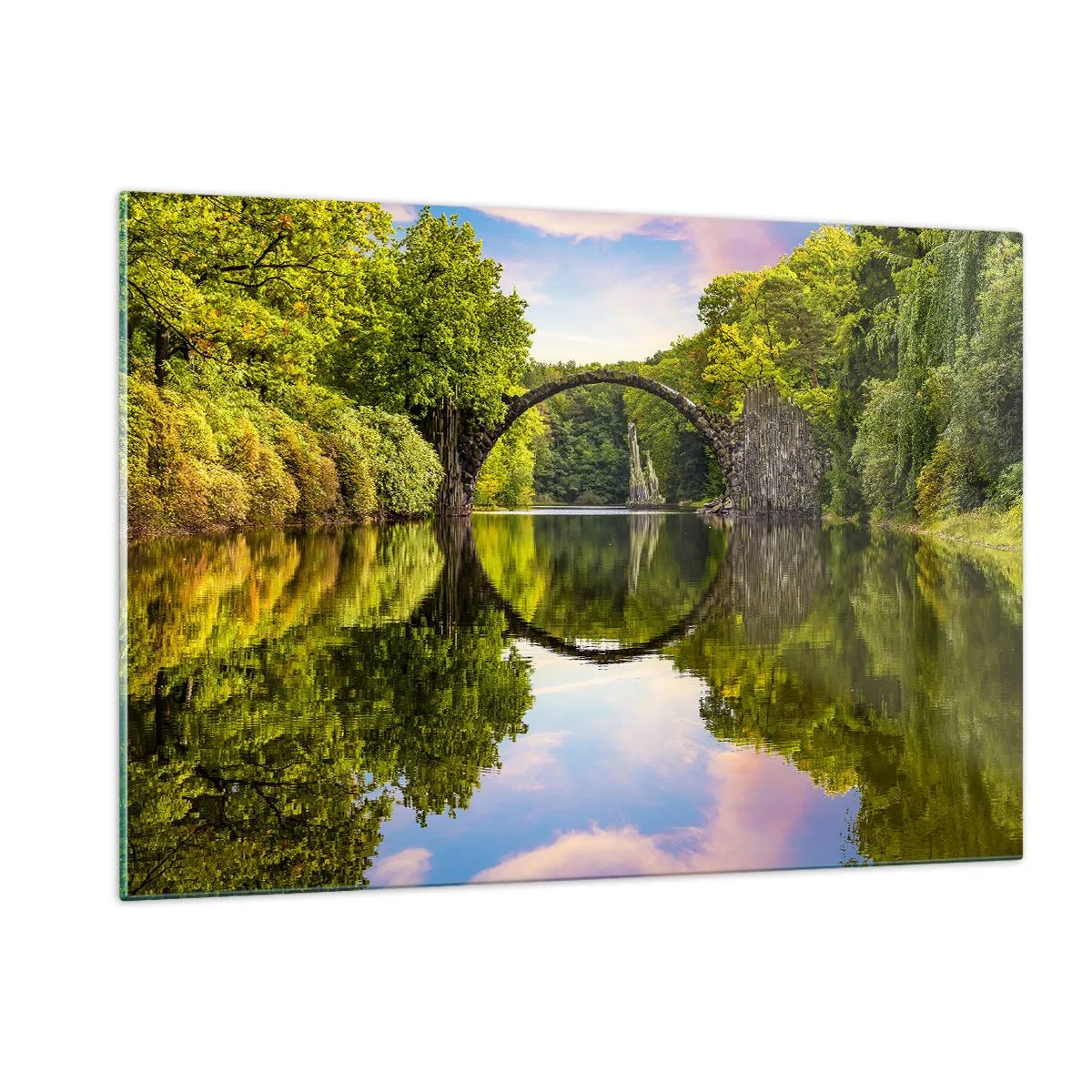 Glasbild - Bild auf glas - Eine Steinbrücke spiegelt sich in der ruhigen Oberfläche des Sees - 120x80cm - An der Kreuzung zweier Welten - Moderne Wanddekoration für Wohnzimmer und Schlafzimmer ARTTOR
