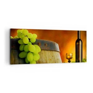 Bild auf Leinwand - Leinwandbild - Trauben auf einem Weinfass mit warmer Farbgebung im Hintergrund - 120x50cm - Stillleben mit einer Flasche Wein und einer Weintraube - Moderne Wanddekoration für Wohnzimmer und Schlafzimmer ARTTOR