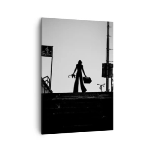Bild auf Leinwand - Leinwandbild - Eine Frauenfigur auf der Treppe in Schwarzweiß mit dynamischer Atmosphäre - 70x100cm - Städtisches Wandern - Moderne Wanddekoration für Wohnzimmer und Schlafzimmer ARTTOR