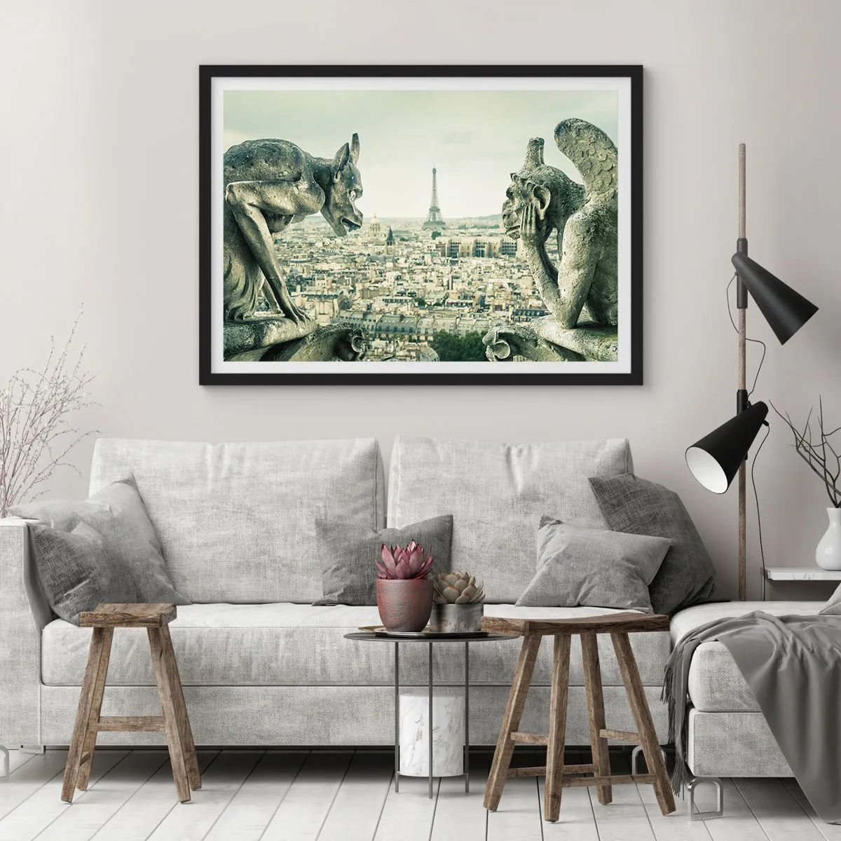 Poster in einem schwarzem Rahmen - Wasserspeier mit Blick auf die Skyline von Paris und den Eiffelturm - 70x50cm - Pariser Plaudern - Moderne Wanddekoration für Wohnzimmer und Schlafzimmer ARTTOR