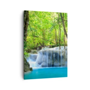 Bild auf Leinwand - Leinwandbild - Ein Wasserfall zwischen grünen Bäumen mit blauem Wasser in einer natürlichen Umgebung - 50x70cm - In Türkis und Grün ertrinken - Moderne Wanddekoration für Wohnzimmer und Schlafzimmer ARTTOR