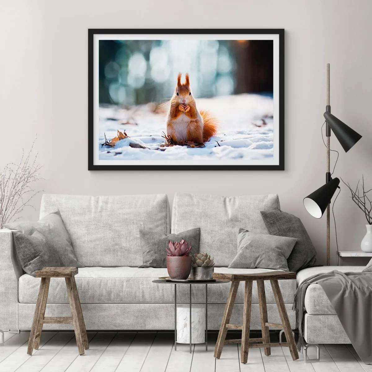 Poster in einem schwarzem Rahmen - Ein Eichhörnchen in einer Winterlandschaft - 100x70cm - Wo schaust du hin? - Moderne Wanddekoration für Wohnzimmer und Schlafzimmer ARTTOR