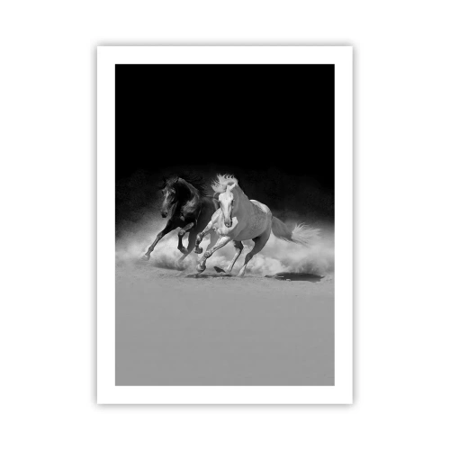 Poster - Galoppierende Pferde vor monochromem Hintergrund - 50x70cm - Galopp der Freiheit - Moderne Wanddekoration für Wohnzimmer und Schlafzimmer ARTTOR