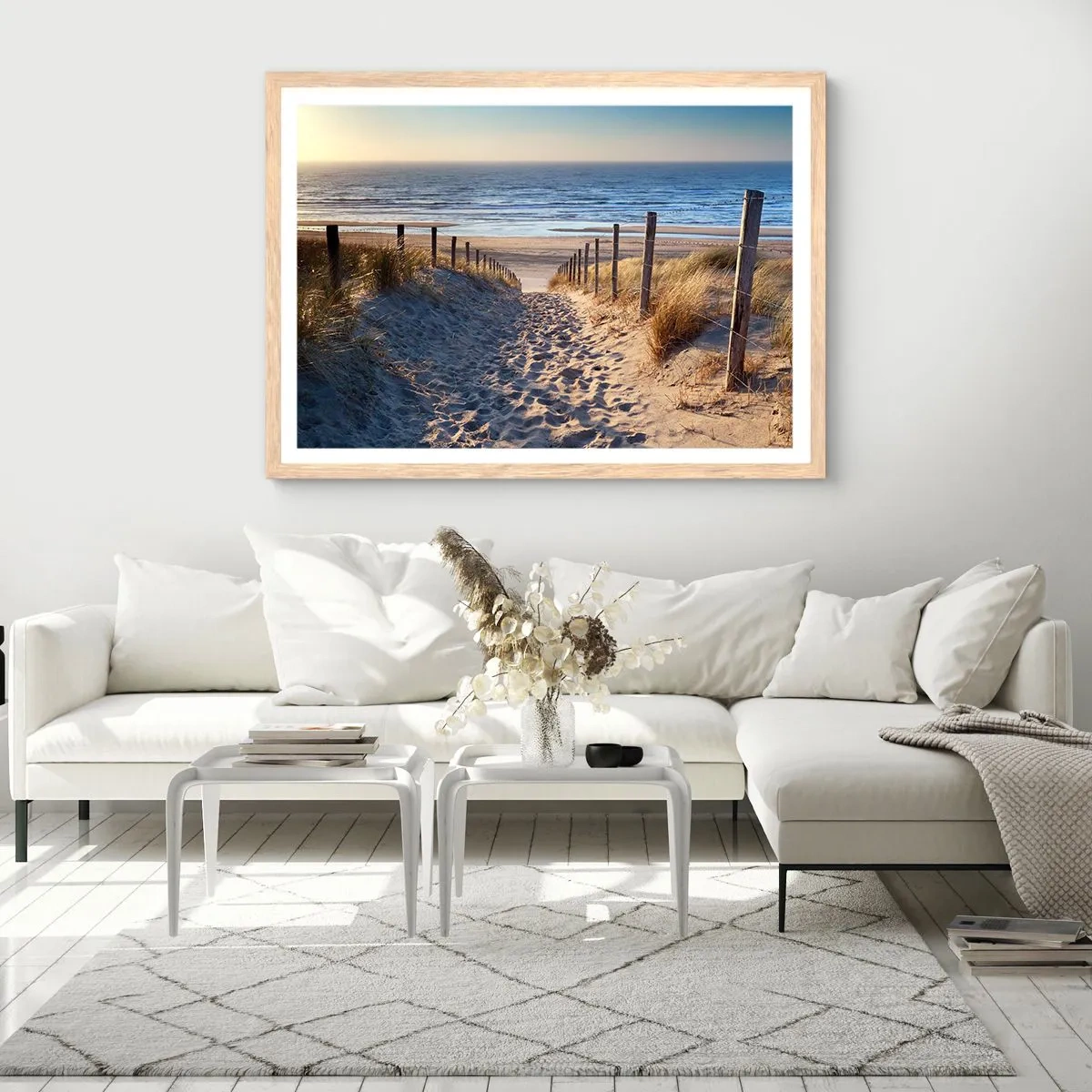Poster in einem Rahmen aus heller Eiche - Das Rauschen des Meeres, der Gesang der Vögel, ein wilder Strand im Gras ... - 100x70 cm