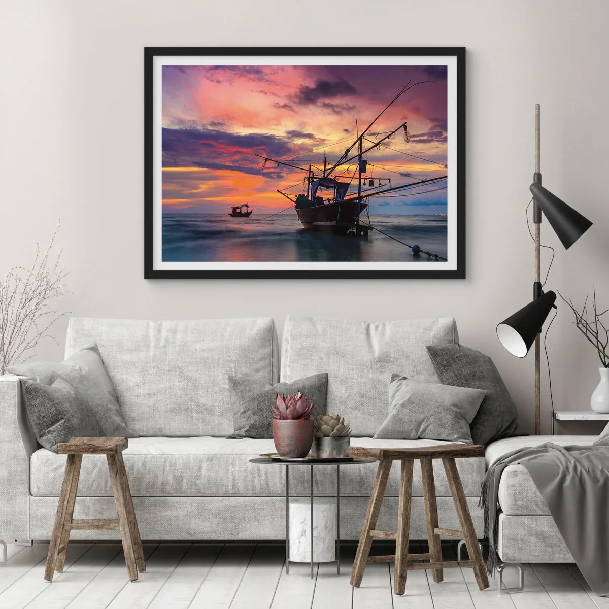 Poster in einem schwarzem Rahmen - Ein Fischerboot vor der Kulisse eines farbenfrohen Sonnenuntergangs - 70x50cm - Exotischer Abend - Moderne Wanddekoration für Wohnzimmer und Schlafzimmer ARTTOR