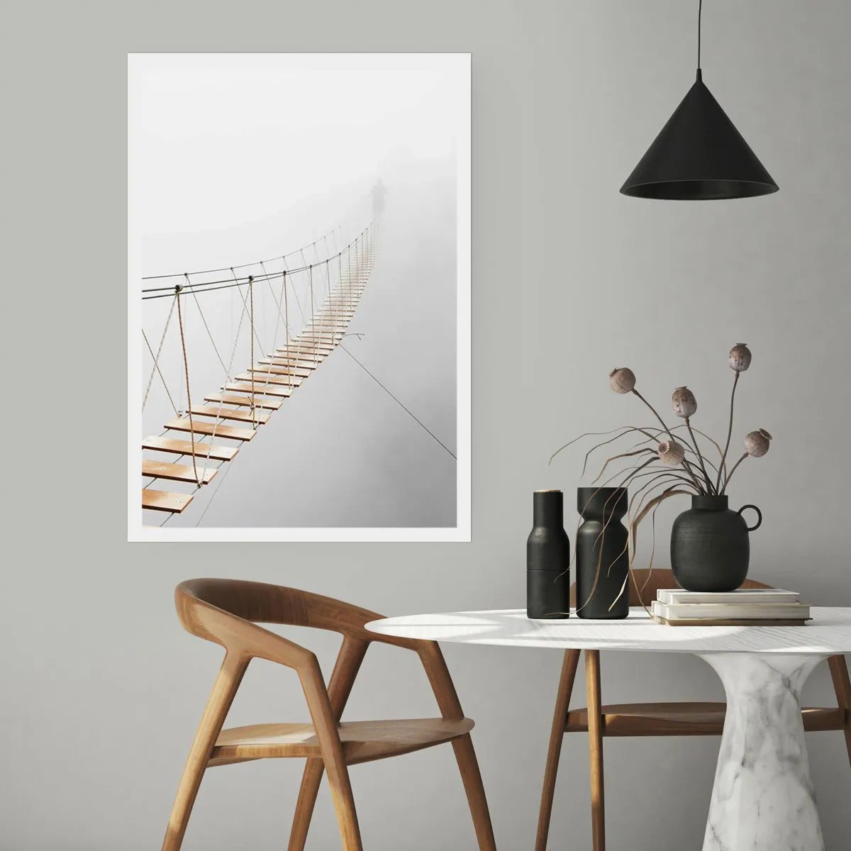 Poster - Eine Hängebrücke, die im Nebel versinkt - 50x70cm - Wohin wird es dich führen? - Moderne Wanddekoration für Wohnzimmer und Schlafzimmer ARTTOR
